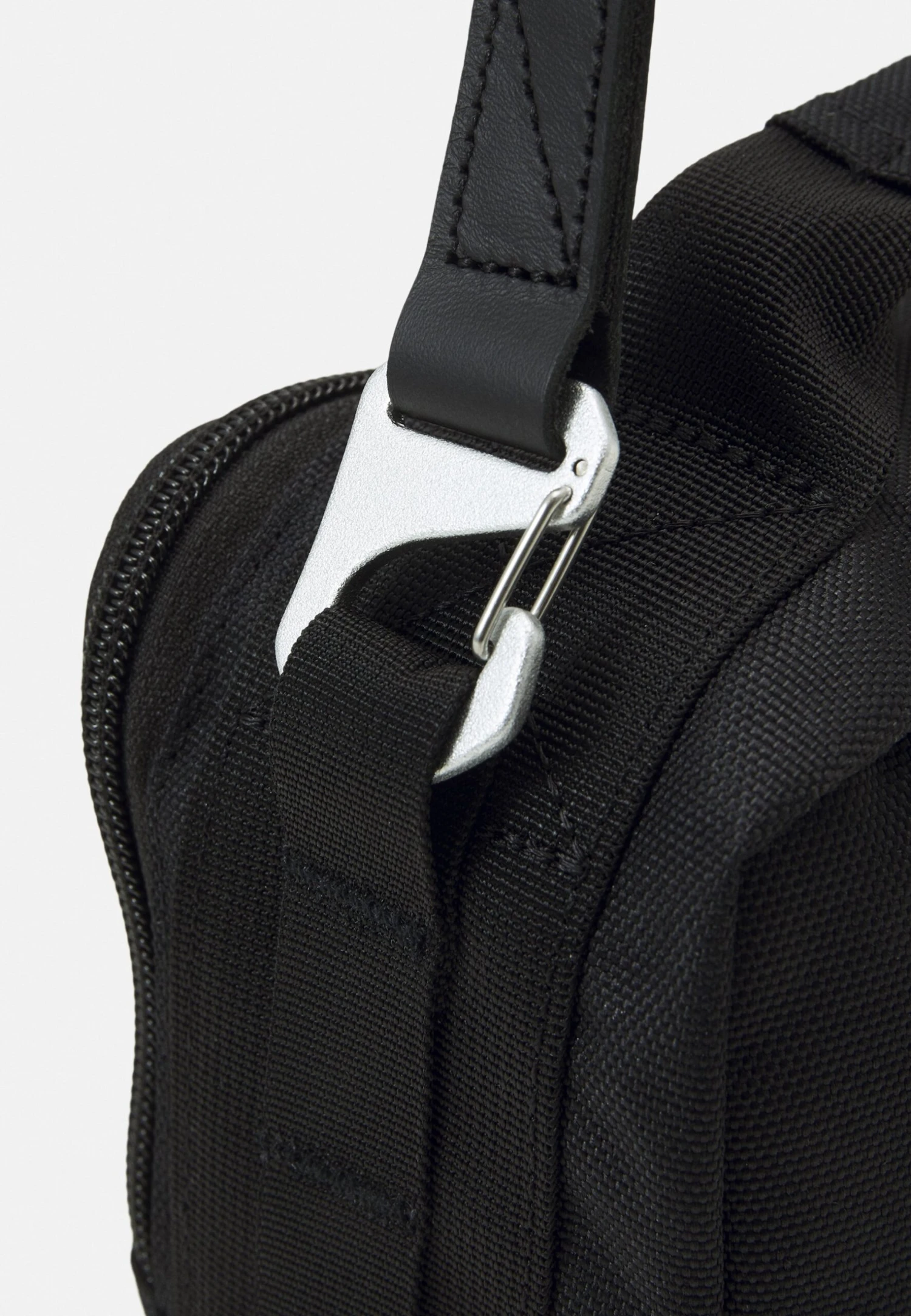 Sandqvist Olof Unisex - Across Body Bag - Black 4 Sandqvist Olof Unisex - Across Body Bag - Black - Image 4