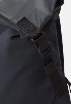 Sandqvist Alfred Unisex - Rucksack - Navy/Black -Nordic Style Deals Store 29c49ece6e9d4a68953d708f717df458