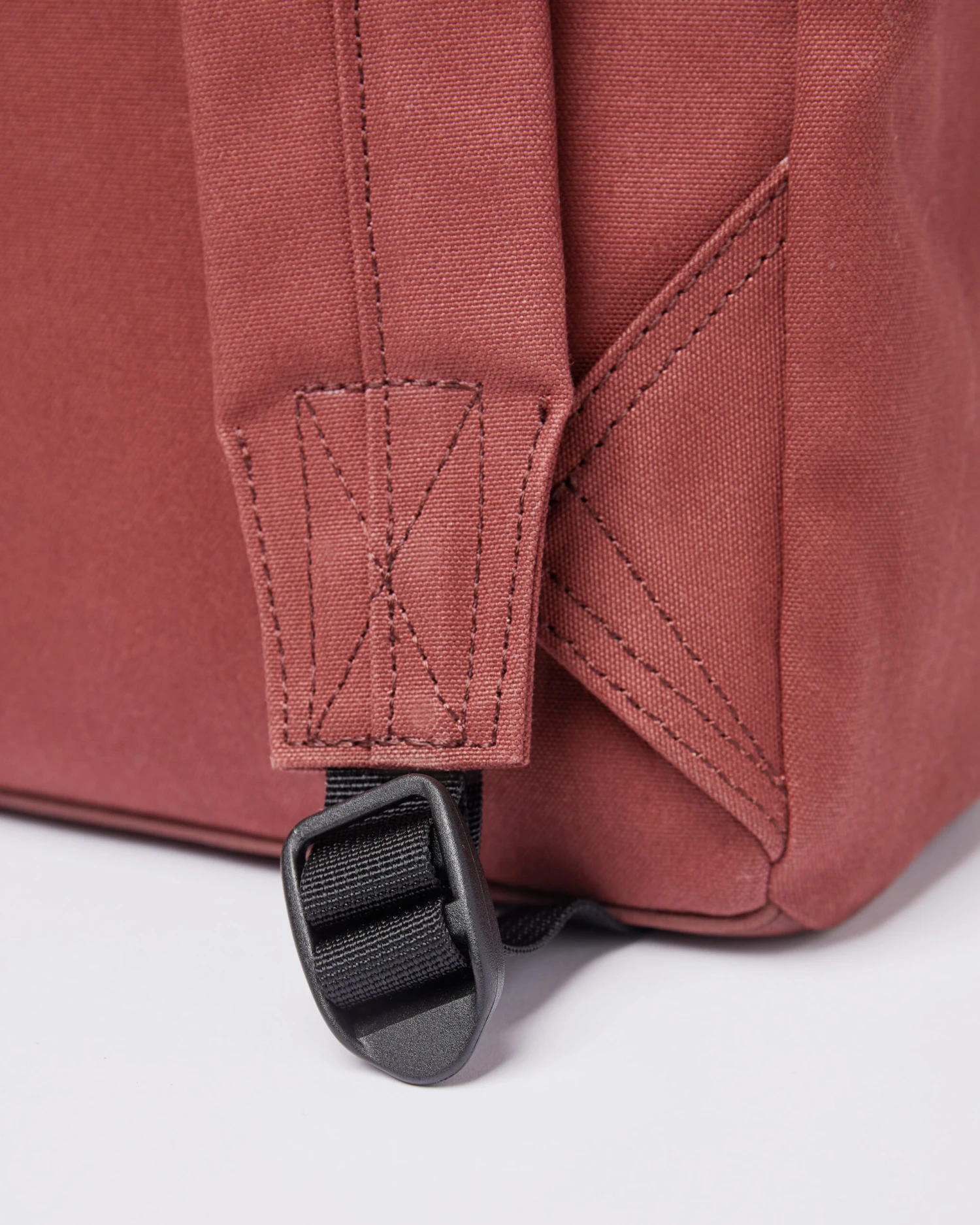 Sandqvist Tony Vegan Autumn Leaf With Orange Webbing 5 Sandqvist Tony Vegan Autumn Leaf With Orange Webbing - Image 5