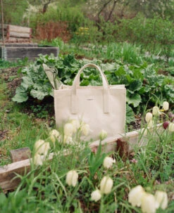 Sandqvist All Purpose Bag M Greige -Nordic Style Deals Store 4061 a98e4d3d88 all purpose campaign 3 1 original