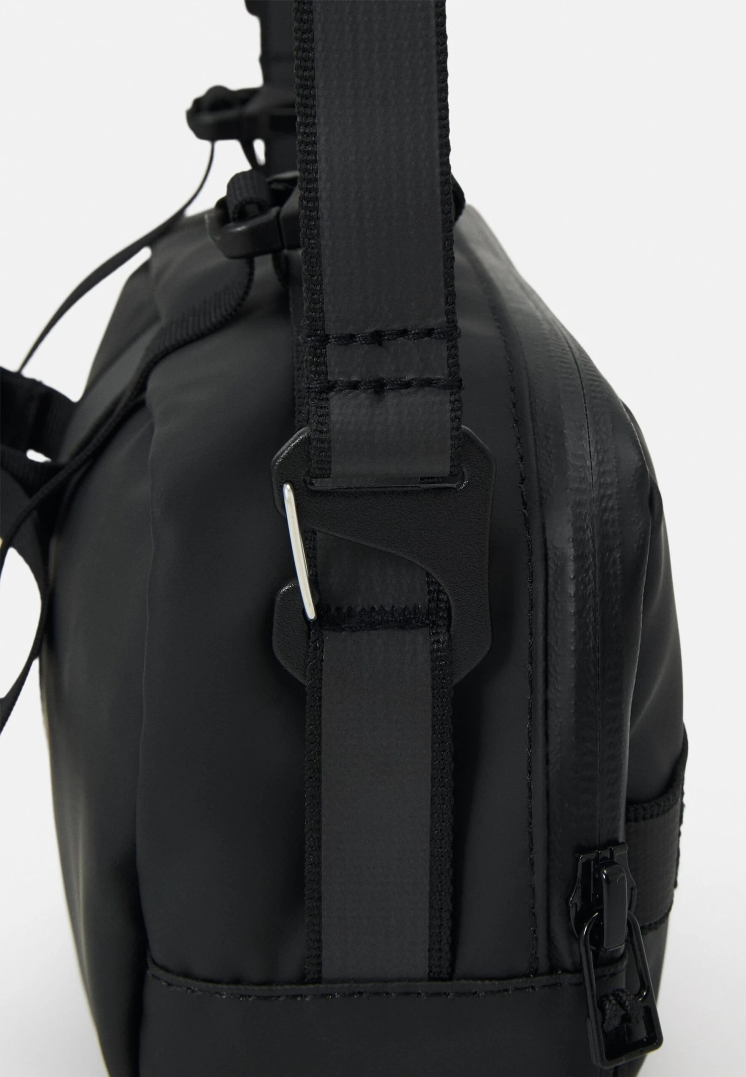 Sandqvist Uno Unisex - Across Body Bag - Black 4 Sandqvist Uno Unisex - Across Body Bag - Black - Image 4