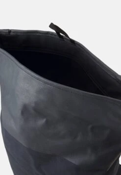 Sandqvist Alfred Unisex - Rucksack - Navy/Black -Nordic Style Deals Store cf3ee7e0faaf494e8aea05dbc475f695