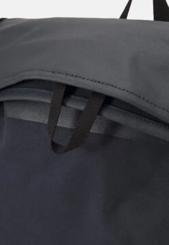 Sandqvist Alfred Unisex - Rucksack - Navy/Black -Nordic Style Deals Store d298b40e4c8d4a999c05e2cfa6c73f9e